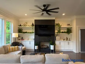 Game Room Luxury Home @ Battery Chef Kitchen Deck - Image 2