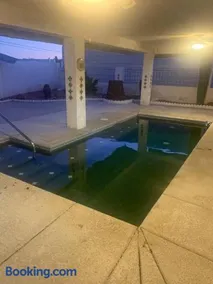 Lake Havasu Retreat w pool Everything Nearby! - Image 3