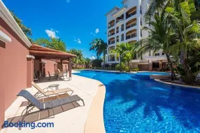Peninsula 46 - Upscale 2bdr with Jacuzzi - Beach - Fast wifi - Gym - Image 1
