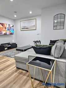 Cozy 2 bedrooms and 1 bath for 4 guests! - Image 1