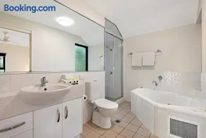 Oasis 2 bedroom Apartment with buggy - Image 5
