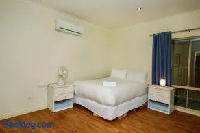 Barry's Riverside Retreat - Image 5