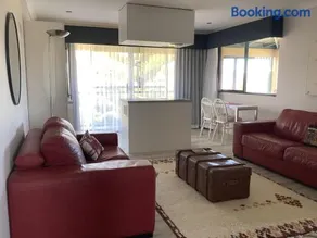 Fabulous 2 Bedroom Apartment Great ocean Views - Image 2