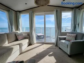 Pemberton Avon pitch 30 Creek Caravan Park dog friendly - Image 4