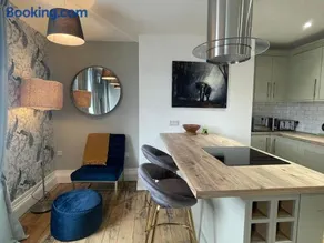 Cozy & unique two bedroom apt in the heart of town - Image 5