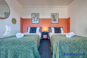 Brewery Loft - 3 Bedroom Bright Spacious apartment in the centre of town, Wifi, Netflix - Image 2