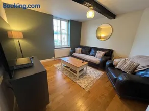 2 bedroom central apartment - Image 1
