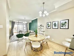 Elegant Emerald Stay at Ridgeton Modern Two Bedroom Apartment in the Heart of Umhlanga Ridge Sleeps 6 - Image 3
