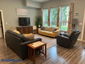 Restful Retreat on the Lake - Natural and Peaceful - Image 3
