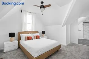 Comfort & Convenience in Circle City Family Home - Image 2