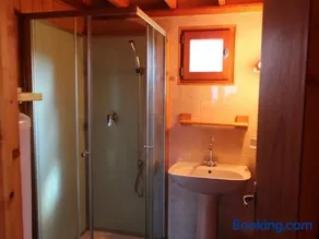Chalets indépendants avec jardin et jeux d'enfants - Image 3