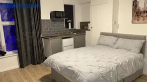 Modern self contained Studio EnSuite Room - Image 3