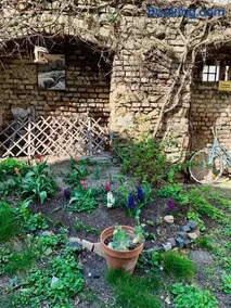 House With Courtyard & Parking Close To Stadtpark - Image 2