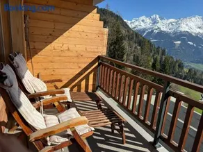 Cosy 2-bed chalet apt with pool, Verbier centre - Image 1