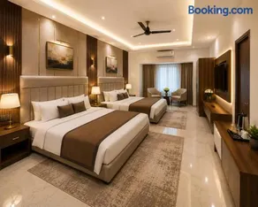 Hotel Park Tree Noida Sec 20 - Image 2