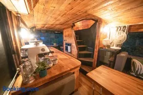 Delightful Converted Double Decker Bus with Hot Tub sleeps 4 - Image 4