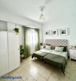 Big spacious penthouse next to the sea - Image 1