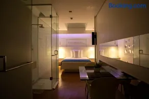 Izzi Motel - Image 1