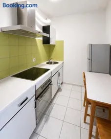 Apartment Balkon Parkplatz Arbeitsplatz - Image 3