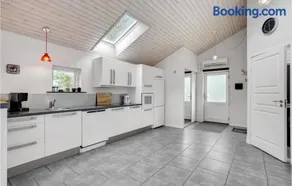 Four-Bedroom Holiday Home In Tarm - Image 5