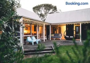 The Barefoot Beach House - Surf Beach - Image 2