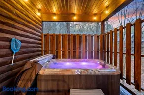 Walk2Town•Private Creek•Hot Tub•Deck•Fireplaces - Image 4