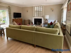 Spacious Country Cottage Sleeps 8, Air Con, Fire Pit & Dog Friendly close to Bath - Image 2
