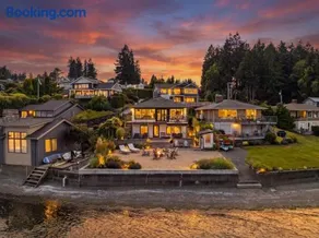 Luxury Waterfront Home walk to Downtown Gig Harbor - Image 1