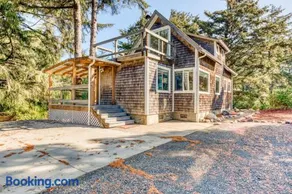Dog-friendly house near the beach with ocean view and private gas grill - Image 4