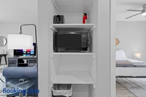 Bright & Comfy 1 Bedroom Flat - Hollywood Suites - Image 2