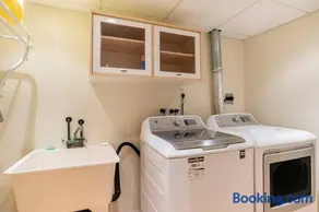 Cozy basement apartment in Newmarket - Image 2