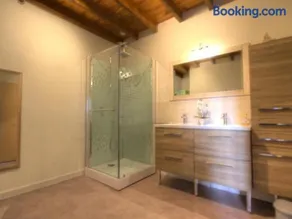 Gîte 80m² avec Terrasse, Wifi et Animaux Acceptés - FR-1-496-113 - Image 3