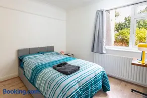 2 Bed, Wembley, Ealing, London - Image 5