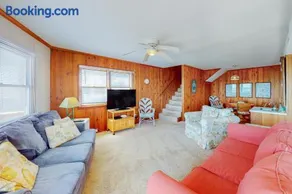 Beachfront Home with Covered Porches, Sundeck, Boardwalk, WiFi & Washer/Dryer - Image 4