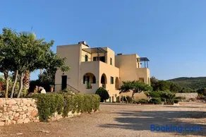 Giannikas Apartments - Image 1