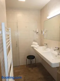 Hotel Hohe Tauern - Image 2