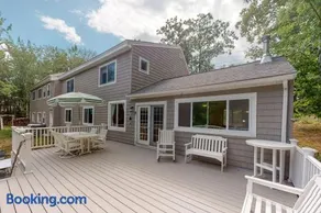 Waterfront home with deck, patio, grill, firepit, Ping-Pong, & WiFi - Image 1
