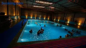 Eagle Swimming Pool Tent Stay - Image 2