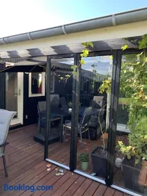 Lovely Holiday Home With Water View - Image 3