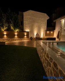 Katsaras Sunset & Pool House - Image 2