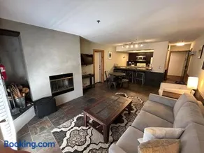 The Meadows- Modern 1BedroomDeck and Fireplace - Image 1