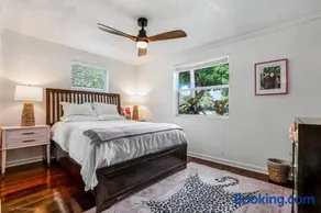 Location! Bright House -3 blocks to Atlantic Ave - Image 2