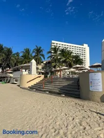 VILLA PARA 5P 4A 1M dentro del Hotel a un lado del Krystal IXTAPA Con Playa WiFi - Image 2