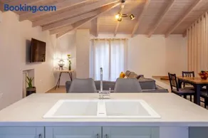 Kamari Luxury Apartment - Image 5