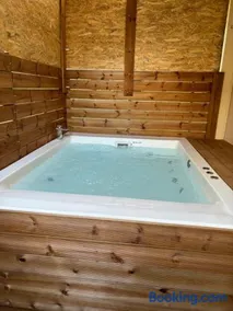 Jacuzzi studio close to athens airport!! - Image 2
