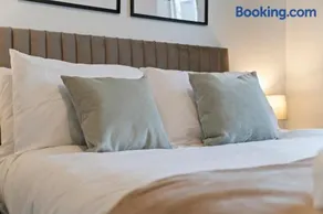Applin House - 5 Bedroom Contractor Stay - Sleeps 10 - Parking & Wi-Fi - Image 4