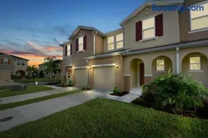 Four Bedrooms Townhouse 5102 - Image 1