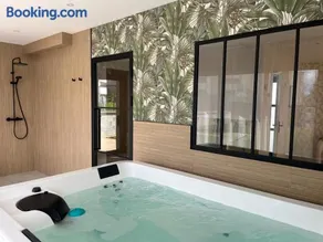 Appartement Nympha - Jacuzzi Privatif - Luxe & Intimité - Image 2