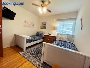 Cozy Beautiful Private Home in Prime Location - Image 3
