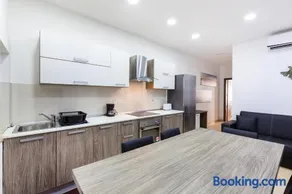 PC3- Centrally Located Apt-Close to University - Image 3